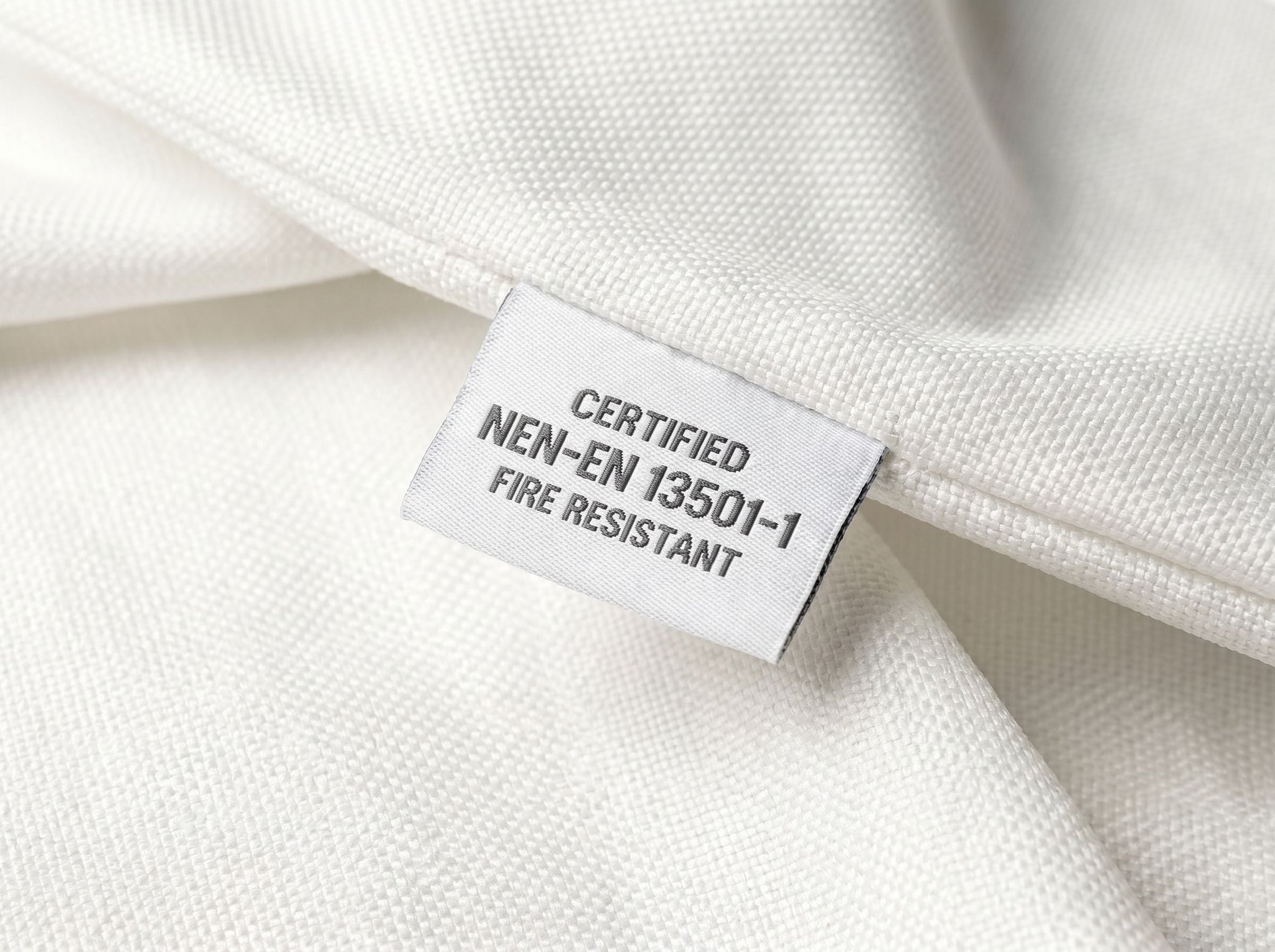 Brandvertragende gordijnen: wat betekent de NEN-norm?