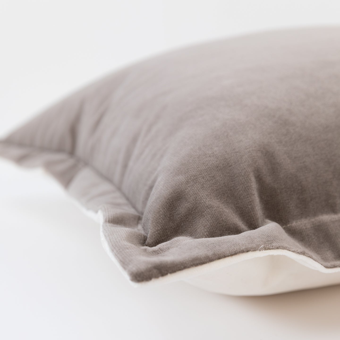 Sierkussen Royal Wit Taupe