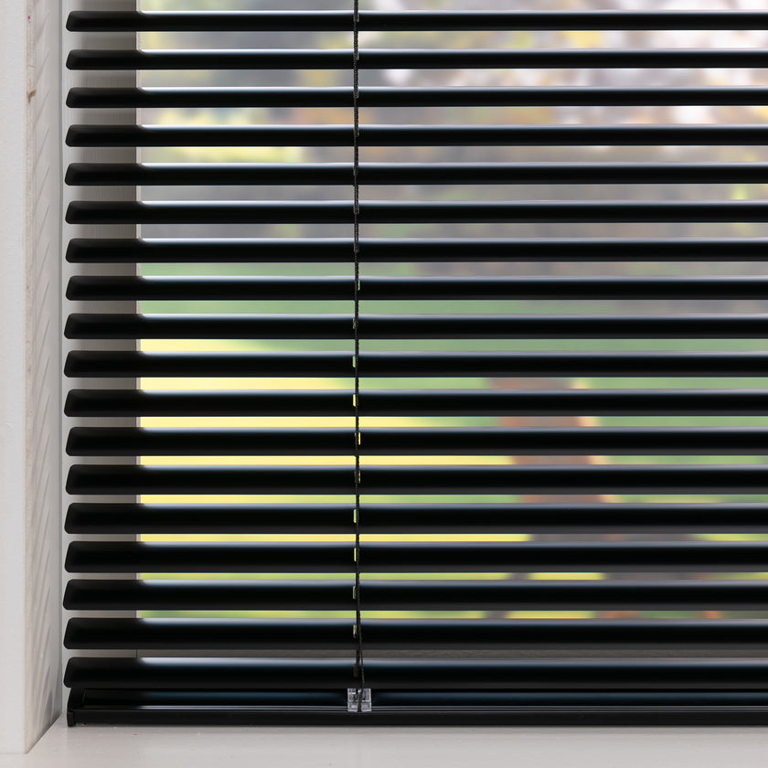 Aluminium jaloezie Jalu - Zwart - 25 mm