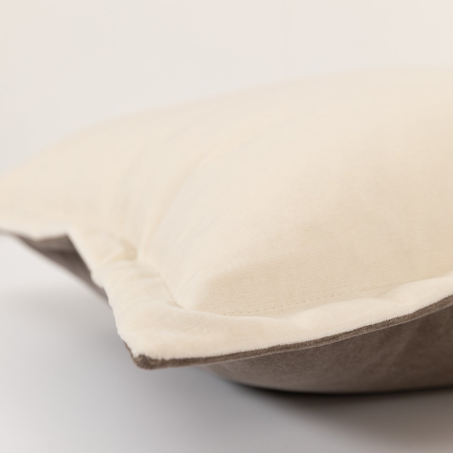 Sierkussen Royal Wit Taupe